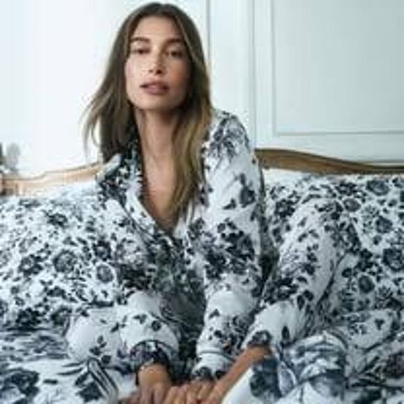 NWOTVictoria's Secret RARE Toile Art Print Ivory Black Satin PJ Pajama SET M